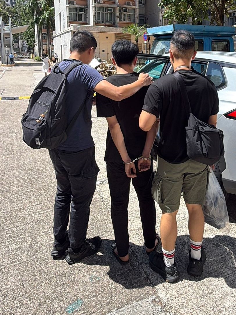 警方今日（10月2日）上午於深水埗麗安邨拘捕一名29歲姓曾本地男子。警方圖片