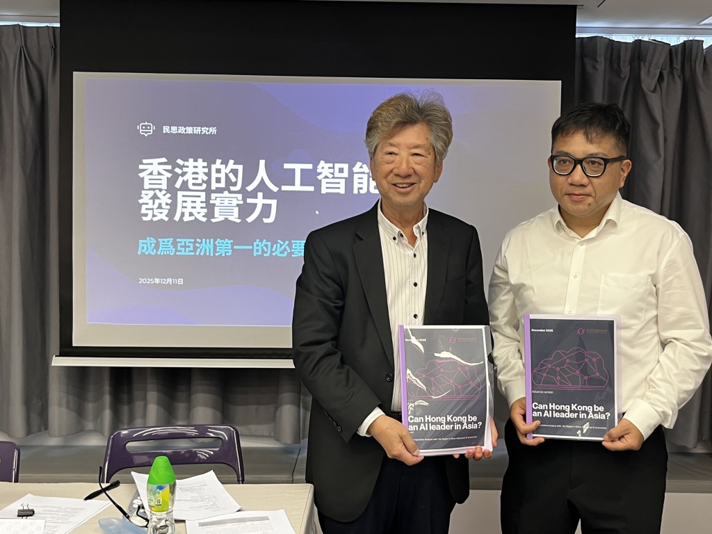 湯家驊（左）認為，短期難以吸引支持非建制派選民投票。