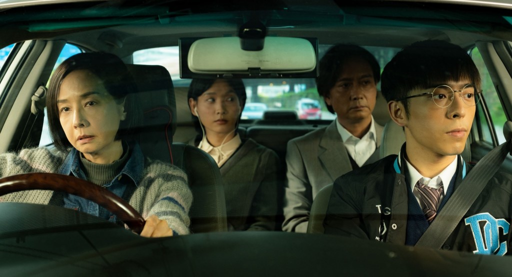 楊兩全寫劇本,衝突慣常在車廂內、飯枱上發生。(電影《過時·過節》劇照) 楊兩全寫劇本,衝突慣常在車廂內、飯枱上發生。(電影《過時·過節》劇照)