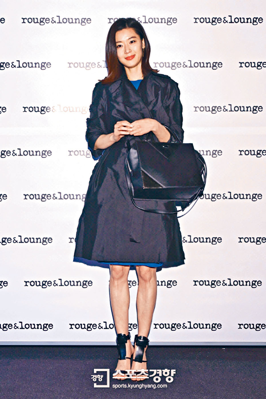 女神全智賢和崔俊赫結婚9年，一直恩愛，近日卻盛傳婚變。