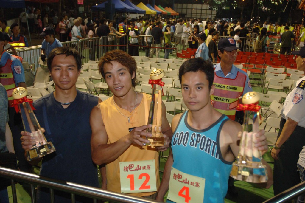2008年的「搶包王」誕生，左起：郭嘉明（亞軍）、黎志偉（冠軍）、張文翔（季軍）。資料圖片
