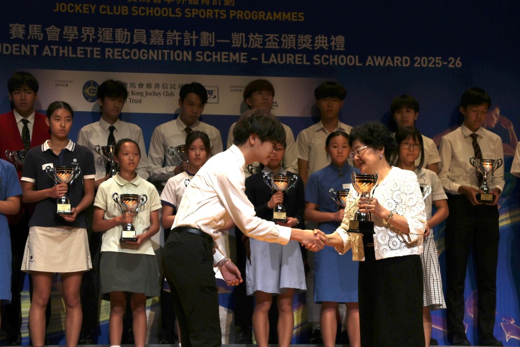 男花陆浚诺首夺剑击「杰出运动员」奖。徐嘉华摄 男花陆浚诺首夺剑击「杰出运动员」奖。徐嘉华摄