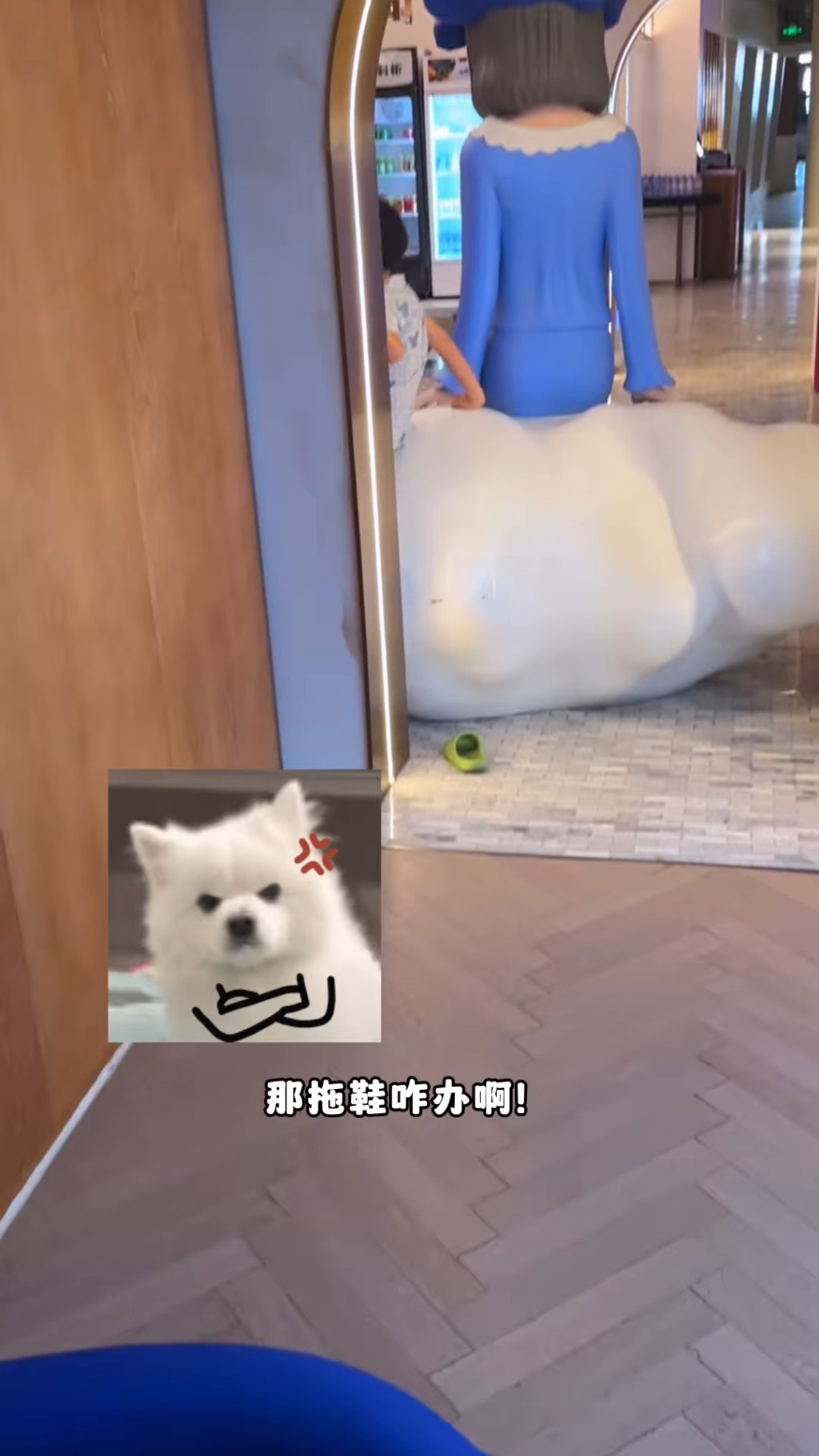 趙浚承囝囝留了一雙拖鞋在原地。 趙浚承囝囝留了一雙拖鞋在原地。