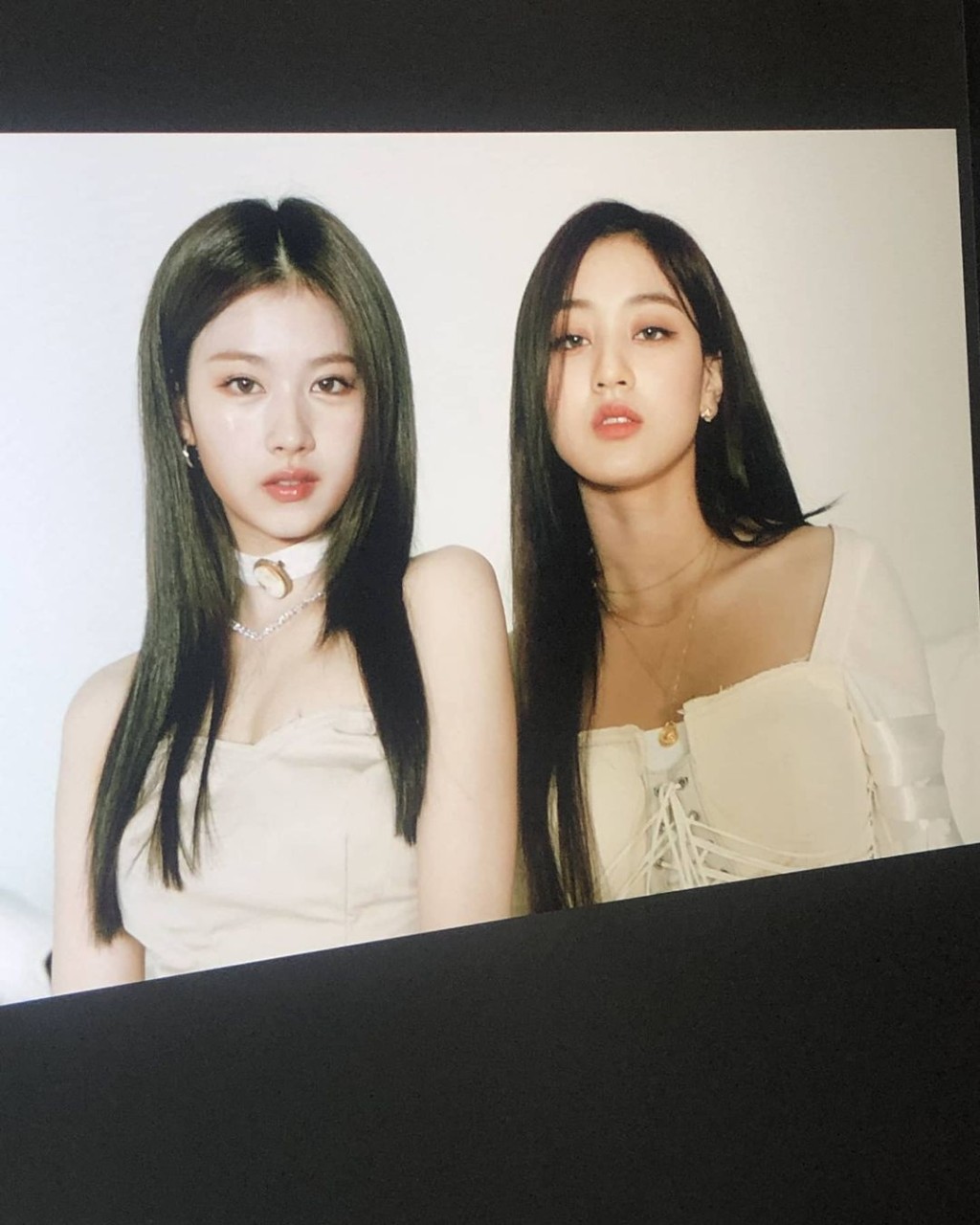 TWICE日籍成員SANA(左)亦上載好多合照祝賀好友。