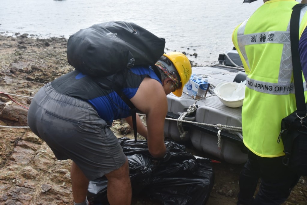 民航处人员检获飞机零件调查