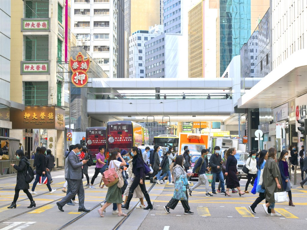 香港踏入人口老化，未來將面對勞動人口不足問題。