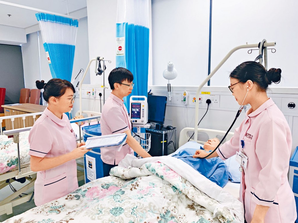 明專下學年的護理學學士學額將上調至四百個，令整體SSSDP護理學額增至一千二百個。