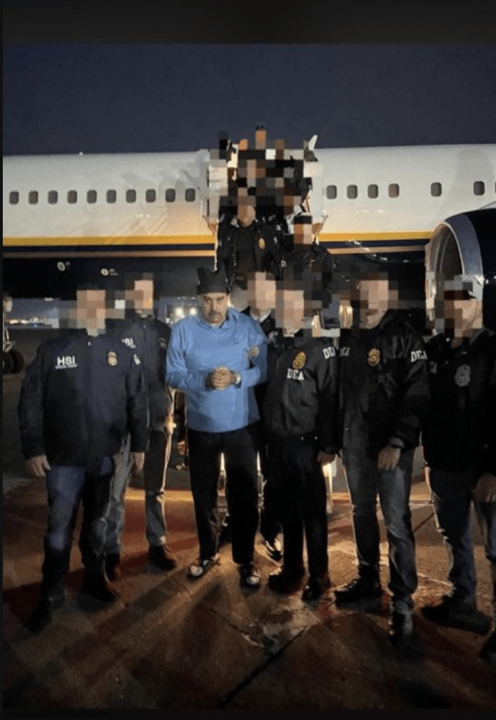 馬杜羅被美國緝毒人員押解落機。X