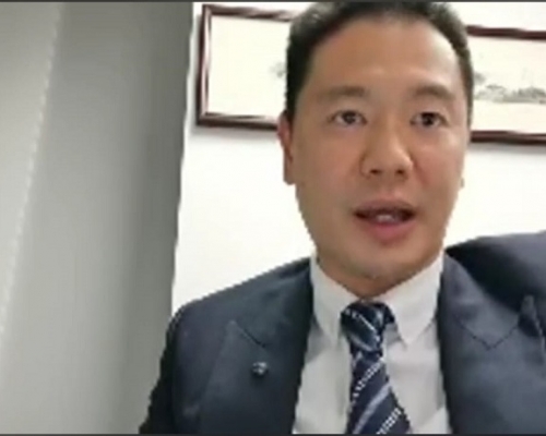 周浩鼎在社交平台上載短片，學做播客講歷史。周浩鼎facebook圖片