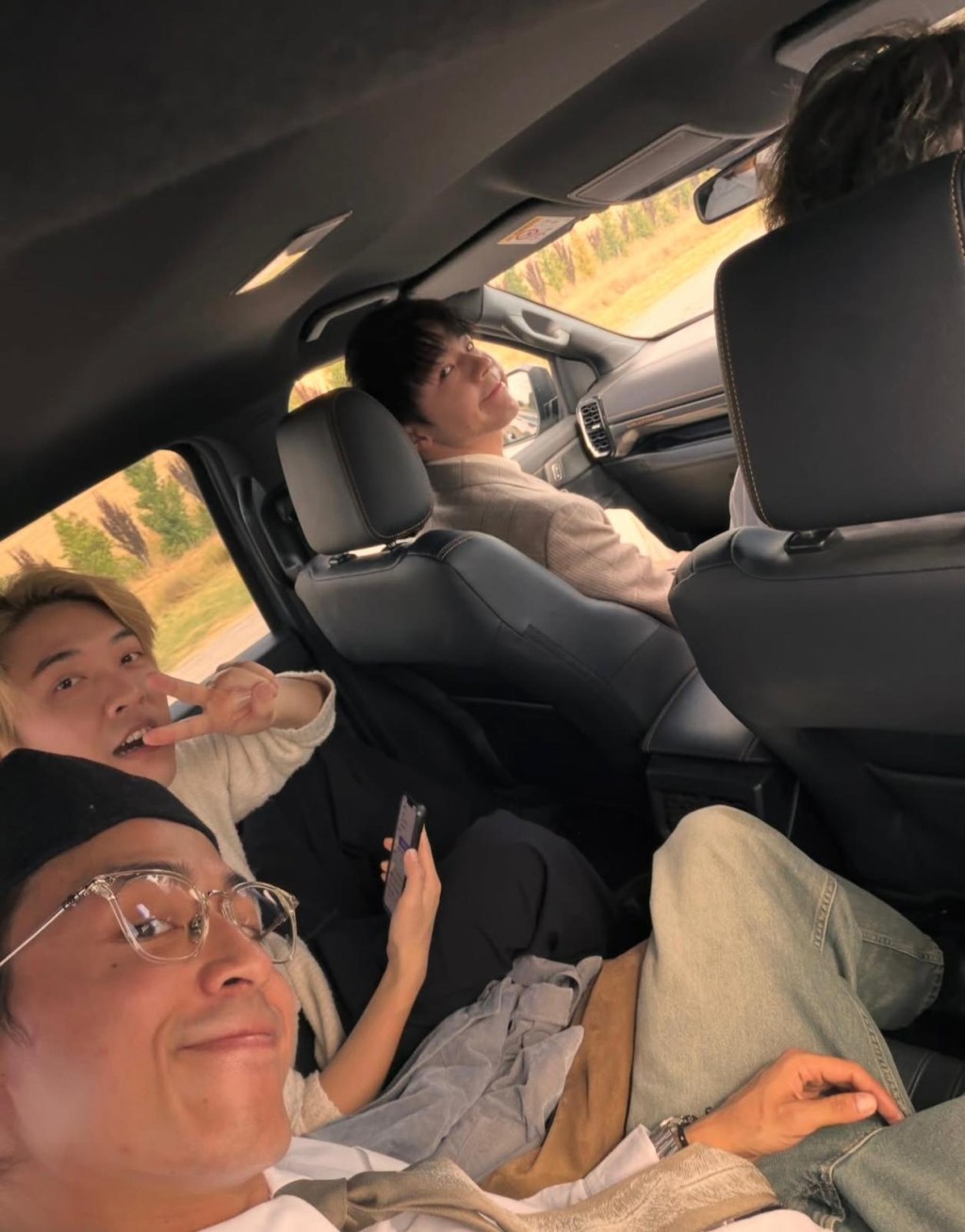 Ian、AK亲赴送祝贺。 Ian、AK亲赴送祝贺。