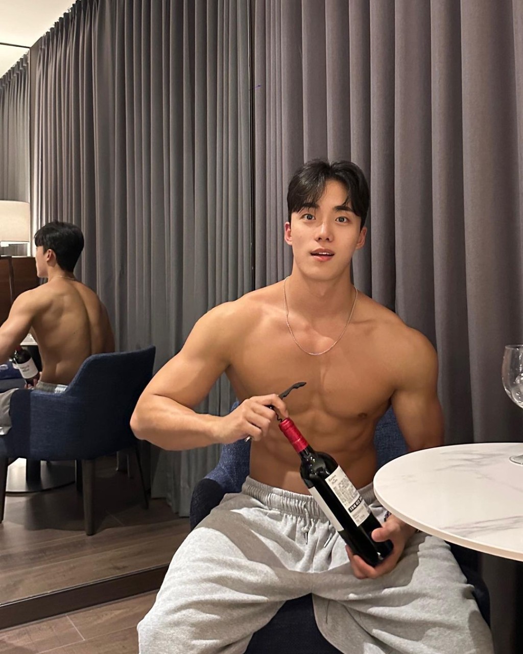 身高：178cm、體重：77kg