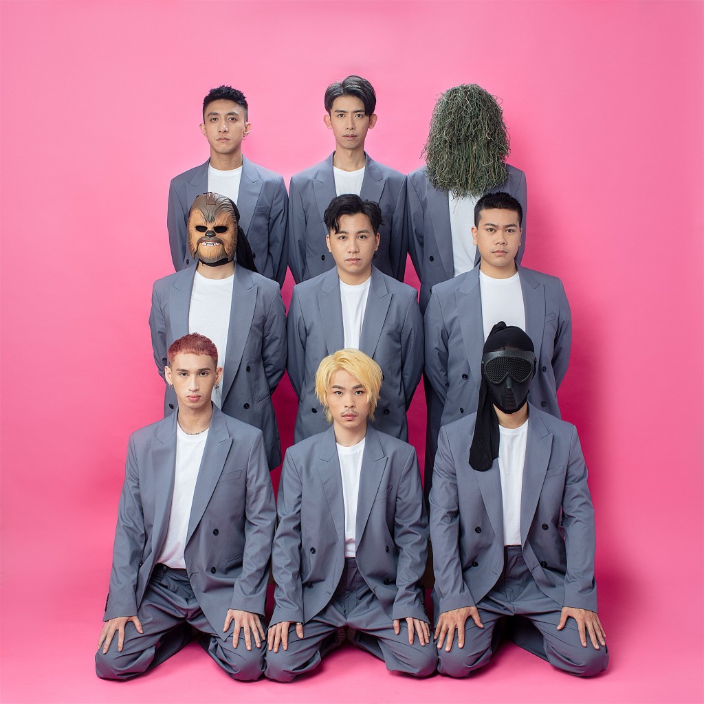 九位成員包括:(後左起)Augus the Beef、Kaiman Smith、Kol.M,(中左起)Die'G、黑Gary、HIGGO Raj,(前左起) JWeezy、Lil Wai、龍舟伯父。