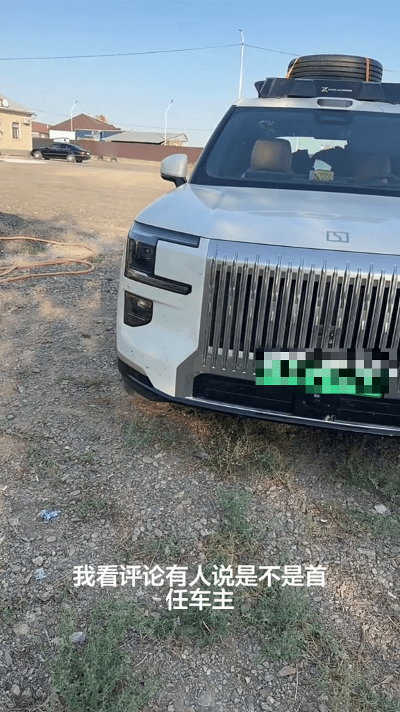 事主的国产新能源品牌“极氪（ZEEKR）”SUV。 抖音