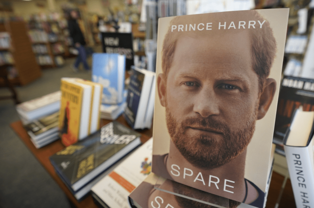 哈里早前出版自傳，令他與皇室關係更緊張。