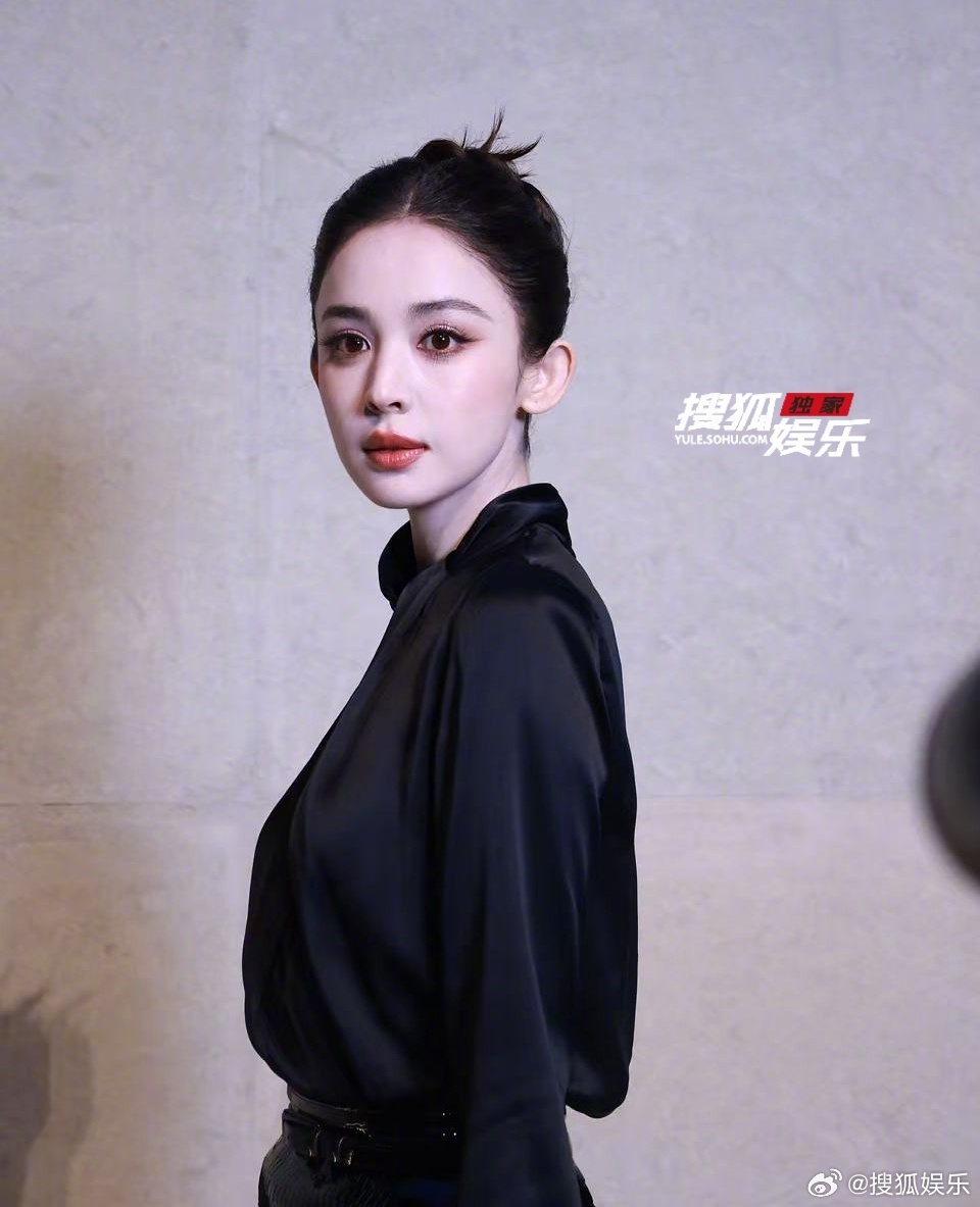 新疆美女古力娜扎亦應邀出席活動。（搜狐娛樂）