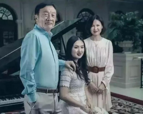 任正非夫婦及女兒姚安娜(中)。(網圖)