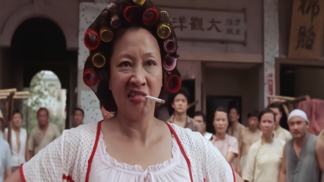 外界認為，上海隆昌公寓是周星馳《功夫》豬籠城寨原型。《功夫》劇照