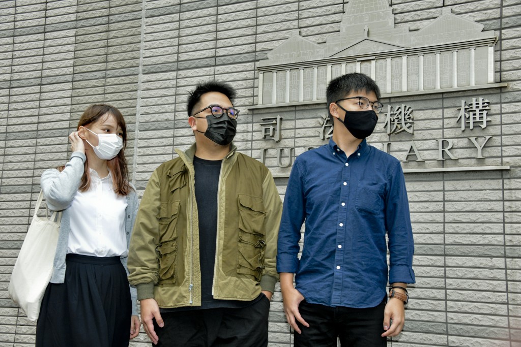 前香港眾志成員周庭（左）、林朗彥（中）和黃之鋒（右）涉煽惑非法集結案。資料圖片