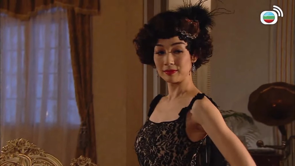 江美儀黑絲色誘劉松仁的場口,至今仍是經典之一。 江美儀黑絲色誘劉松仁的場口,至今仍是經典之一。