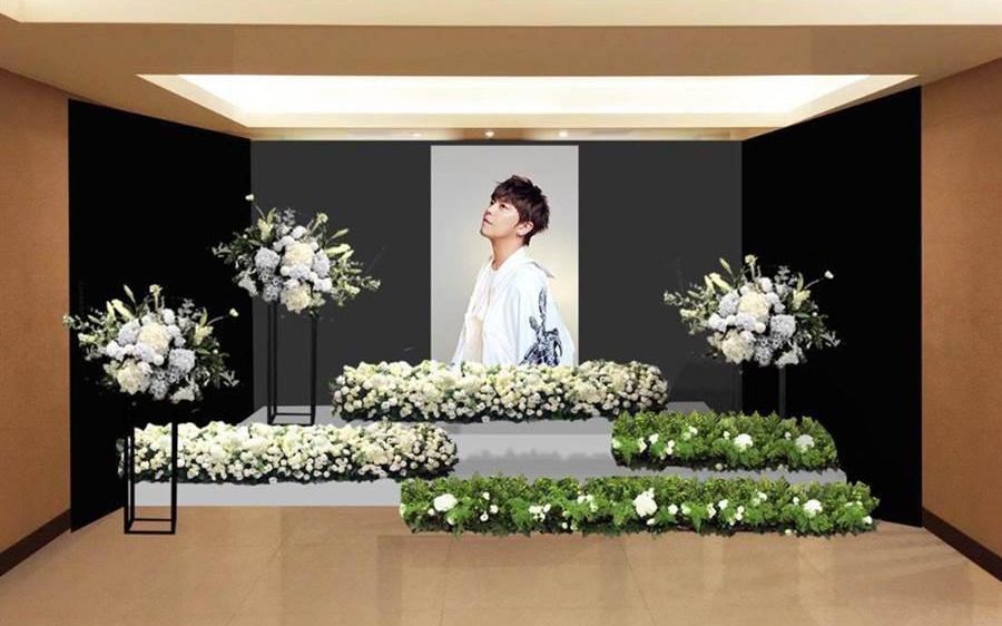 小鬼靈堂佈置與遺照公開。