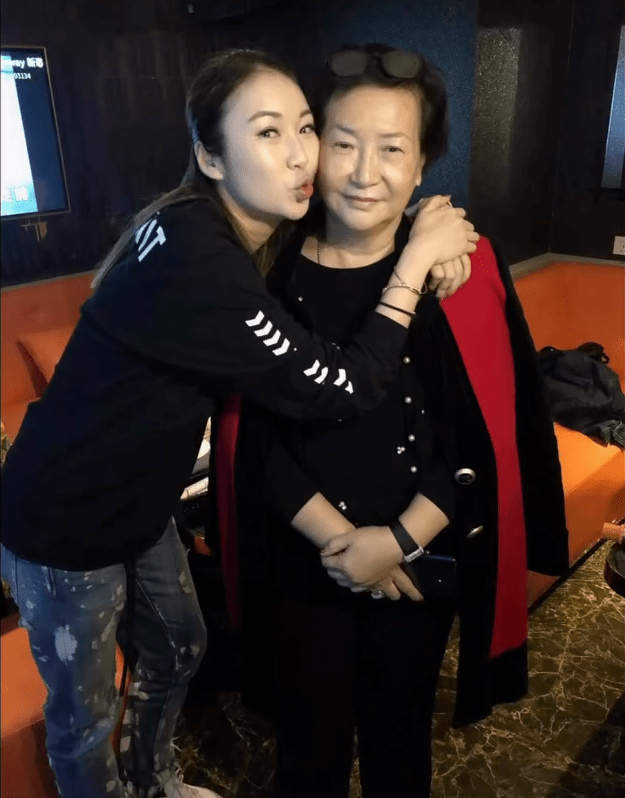 莊思敏和母親江玉珠。