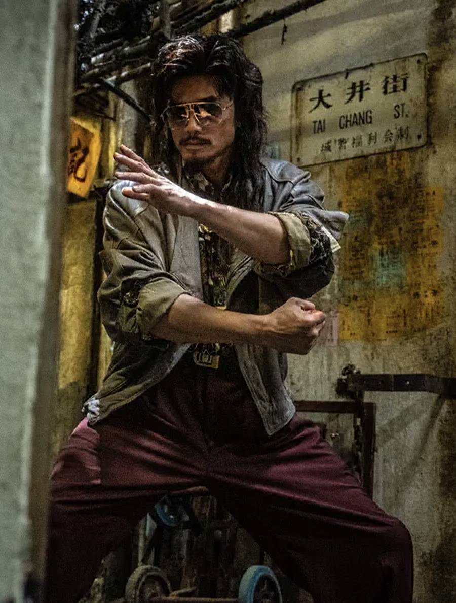 伍允龍說：「在《九龍城寨之圍城》中我的角色（王九）經已死了，第二集（《九龍城寨·終章》）留給其他演員打吧！」