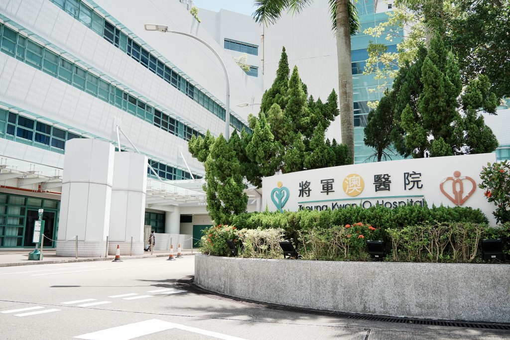 將軍澳醫院洩露病人資料案,院方今日(1日)召開記者會,警方表示昨日拘捕兩名分別35歲及57歲醫生。 將軍澳醫院洩露病人資料案,院方今日(1日)召開記者會,警方表示昨日拘捕兩名分別35歲及57歲醫生。