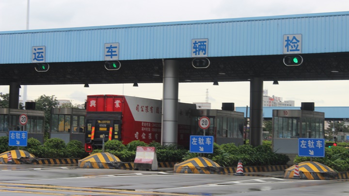 一名跨境貨車內地司機新冠確診。資料圖片