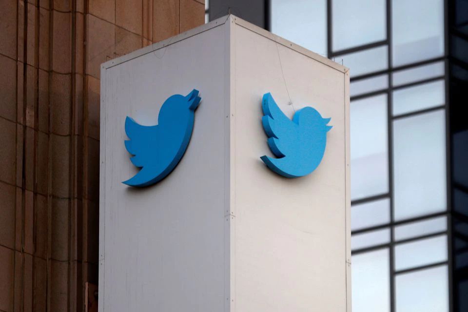 据报马斯克已经裁撤Twitter多个部门员工，总人数超过原有50%比例。路透社