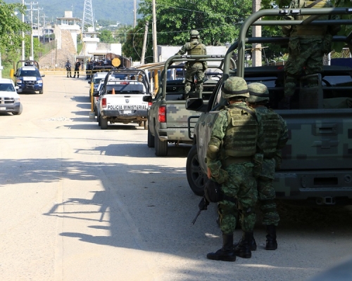 軍警荷槍實彈。網上圖片