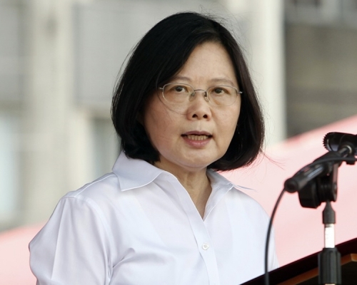 香港反「逃犯條例」風暴令一直強硬拒絕「一國兩制」的蔡英文得到更多中間選民的支持。 AP圖片