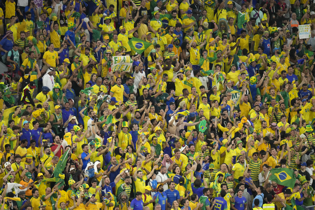 巴西球迷構成黃海。 AP