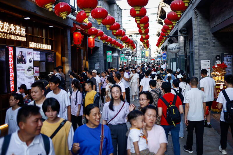 李迅雷提出中國消費與投資端「有效需求不足」。