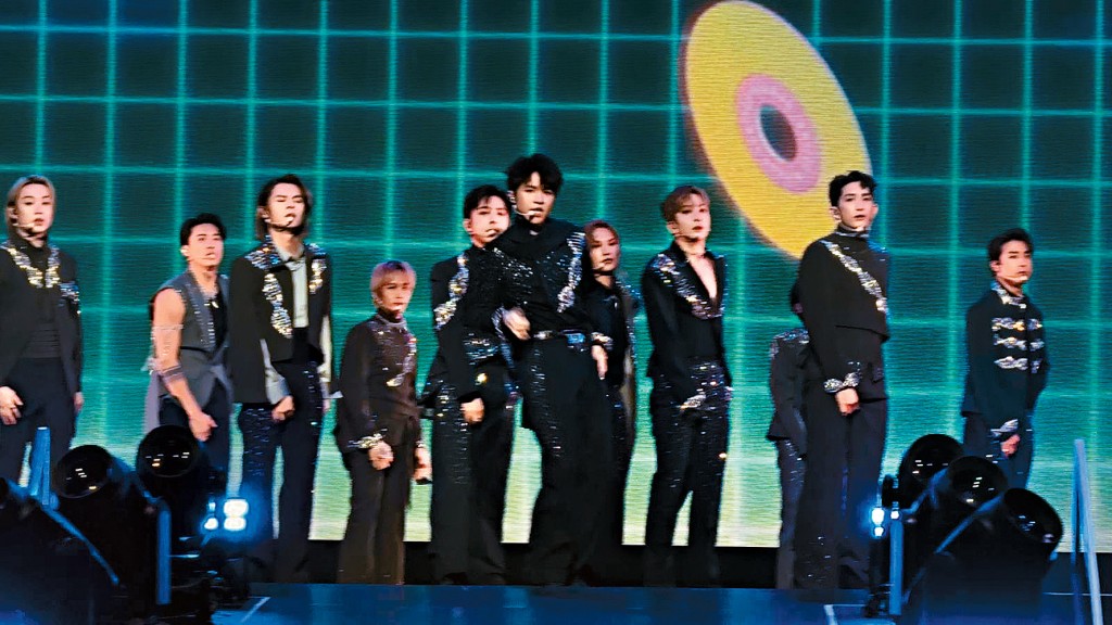 MIRROR缺席叱咤在澳門開騷勁歌熱舞。