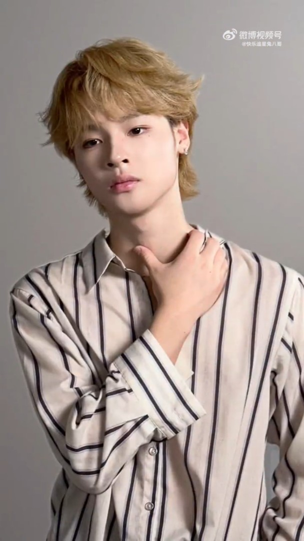 吳佳尼透露細仔身高已180cm。 吳佳尼透露細仔身高已180cm。