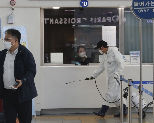 南韓再多78人確診感染新型冠狀病毒，累計個案增至9661宗。 AP圖