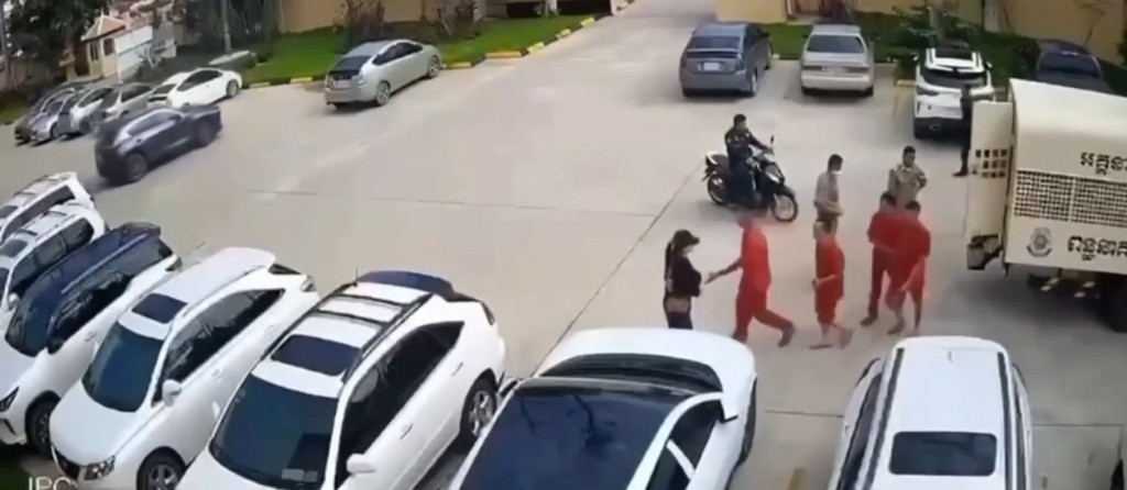 劫囚犯為越南籍女子（黑衣棒球帽女子）。