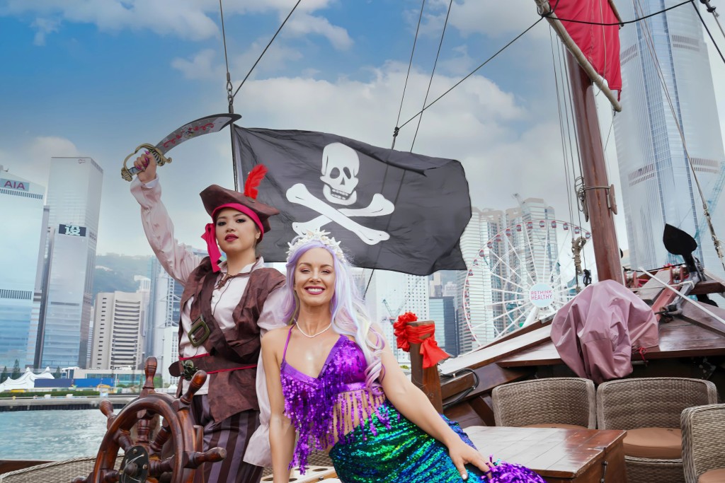 親子好去處2025︳欣賞維港活動推介2: 海盜&美人魚探險之旅(圖片來源:aqualuna) 親子好去處2025︳欣賞維港活動推介2: 海盜&美人魚探險之旅(圖片來源:aqualuna)