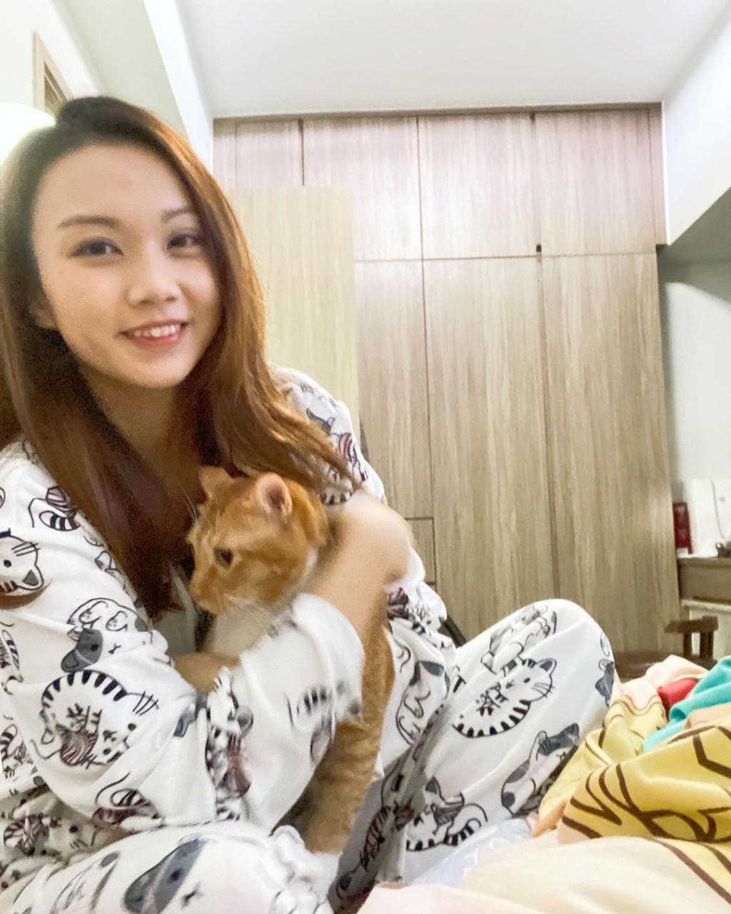 鞠頴怡家中有养猫。