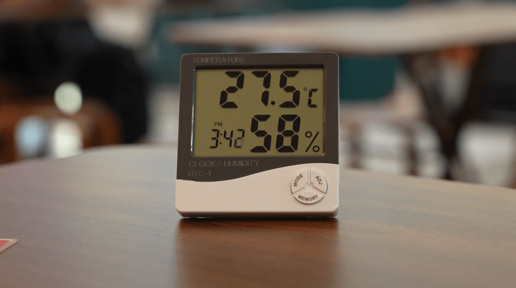 皇庭廣場地下中庭氣溫為27.5℃，貼近當日室外28℃溫度。