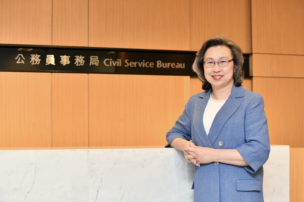 公務員事務局局長楊何蓓茵。 公務員事務局局長楊何蓓茵。