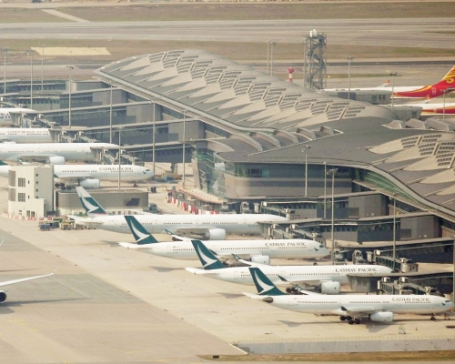 客運量及飛機起降量在今年5月份下跌。資料圖片