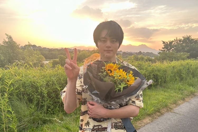 鈴鹿央士近年躍升為男主角，影視作品不絕。