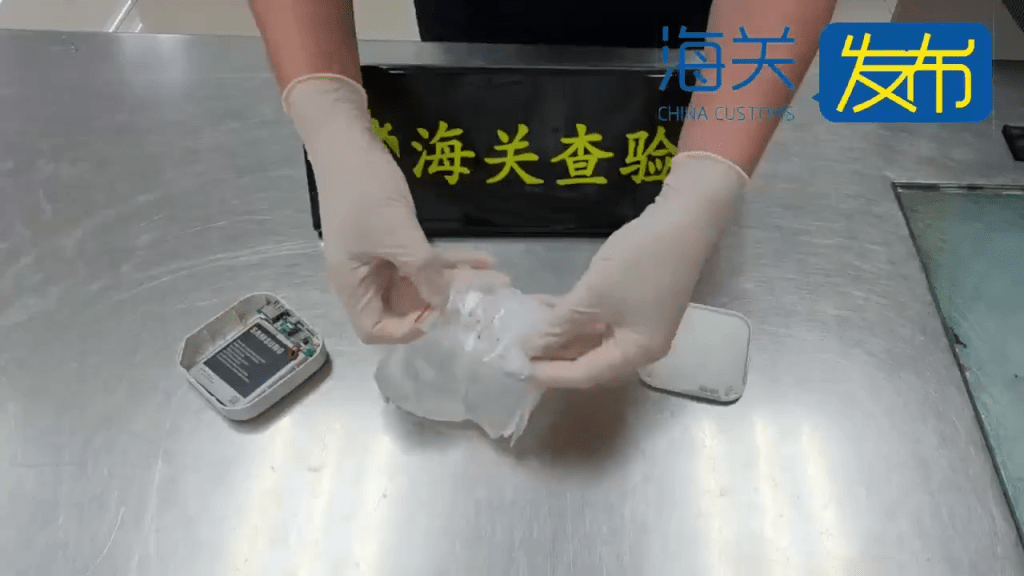 深圳湾海关破“充电宝藏毒案”。