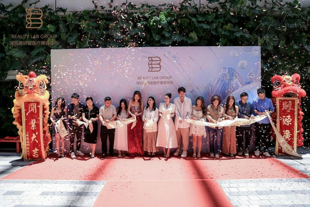 黃梓漫經營美容事業，在中港兩地都有多間分店，並邀請不少藝人做剪綵。