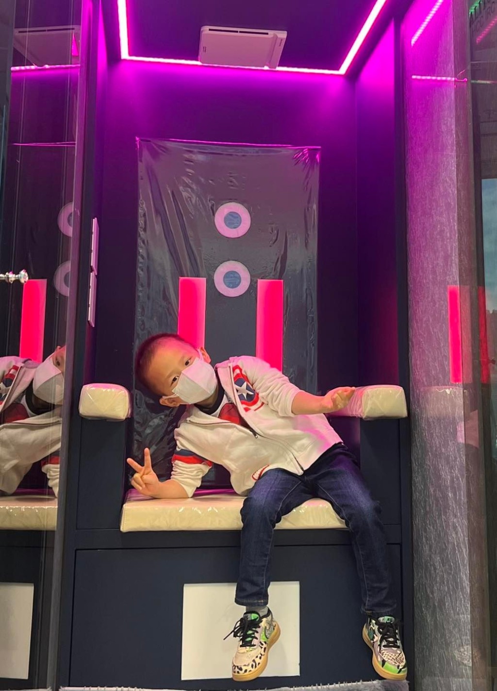 Sheldon媽媽較早前指Sheldon的浣熊眼已經消退。(fb@神母小戰士Sheldon)