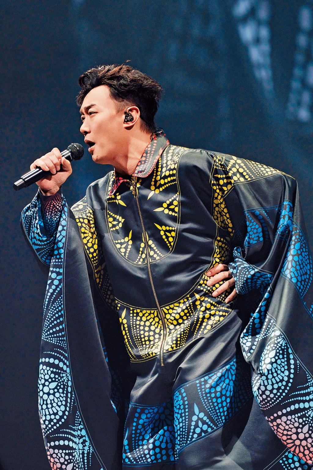 陳奕迅忍着腰痛，完成武漢巡唱。