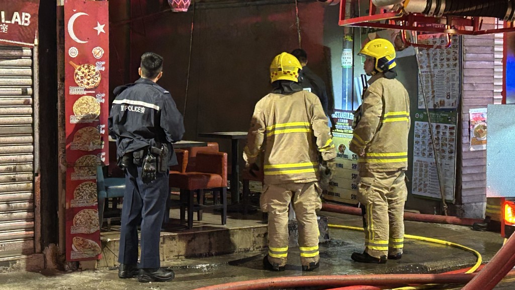 警員及消防正調查起火原因。