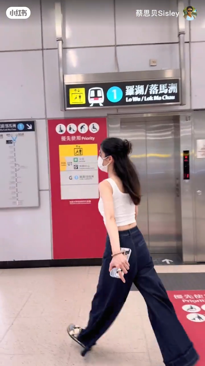 蔡思貝匆匆北上睇《功夫女足》。