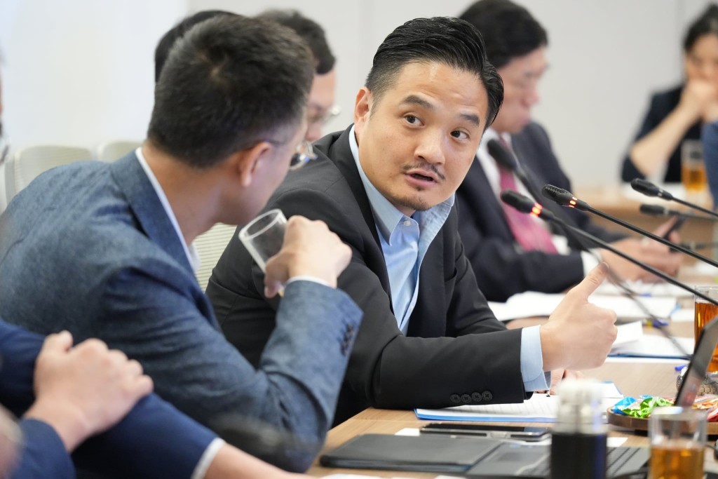 黃元山指湯的分享為香港在智慧城市建設、數字經濟發展等方面提供了重要的啟示和參考。 黃元山指湯的分享為香港在智慧城市建設、數字經濟發展等方面提供了重要的啟示和參考。